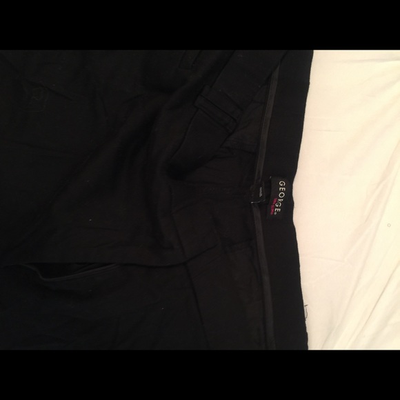 Shorts - Picture 2 of 3